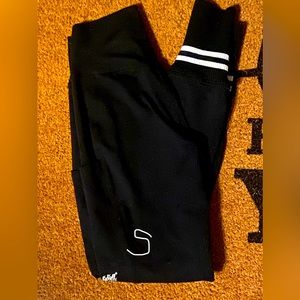 Bombshell leggings. Refer to pics for sizing.